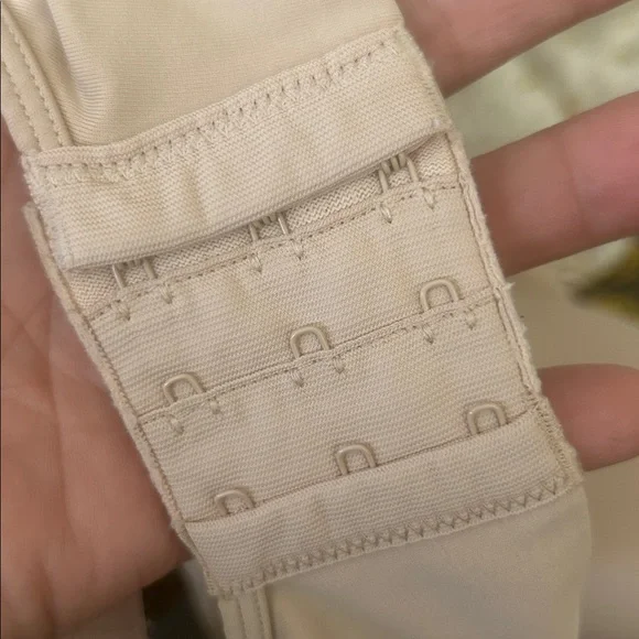 BALI One Smooth Ultra Light Minimizer Underwire Bra Sz 40DD Style 3490 NWOT - Picture 11 of 16